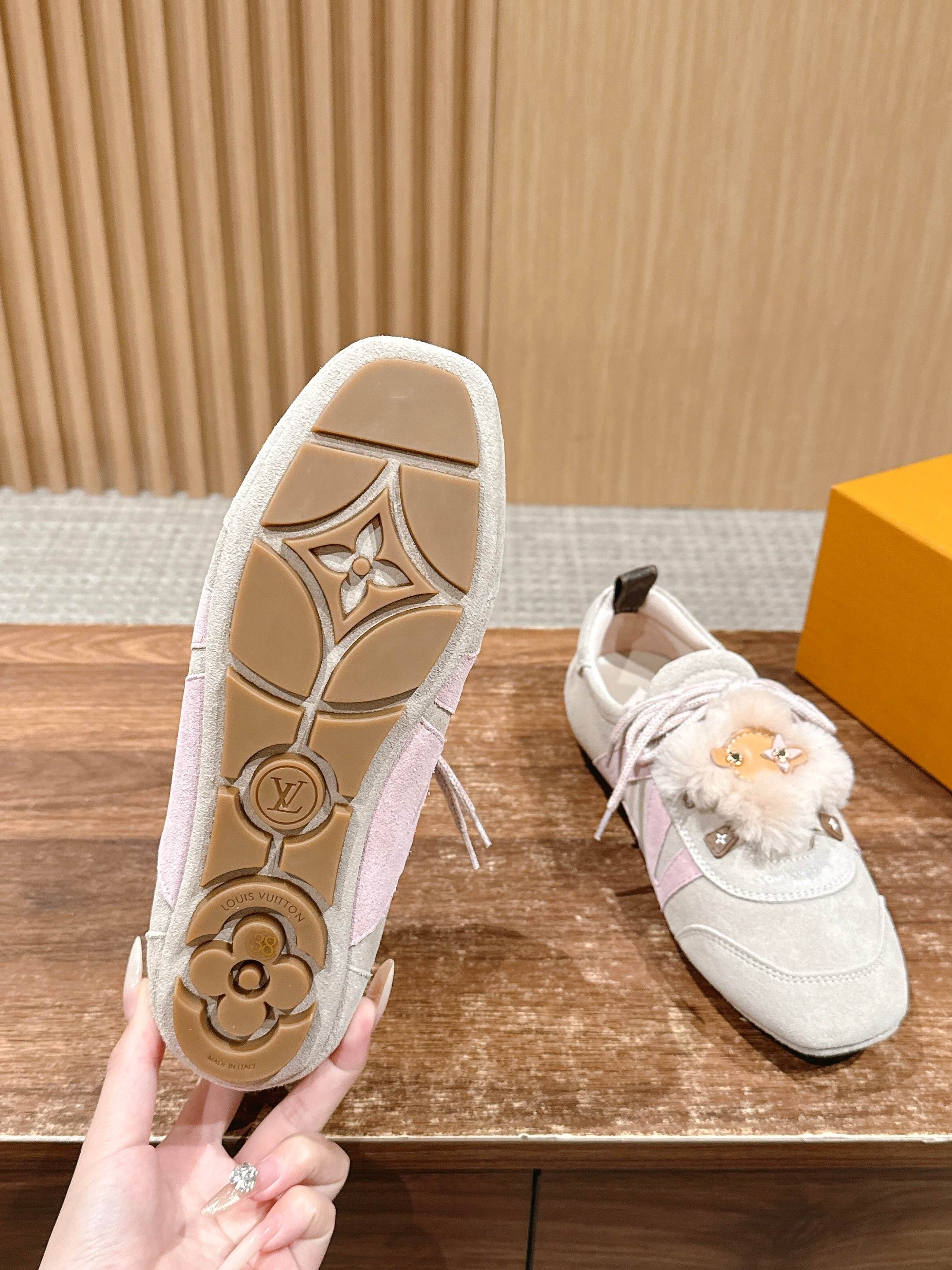 Bagsaaa L0vis Vvtt0n LV Sneakerina sneaker ballerinas in taupe suede