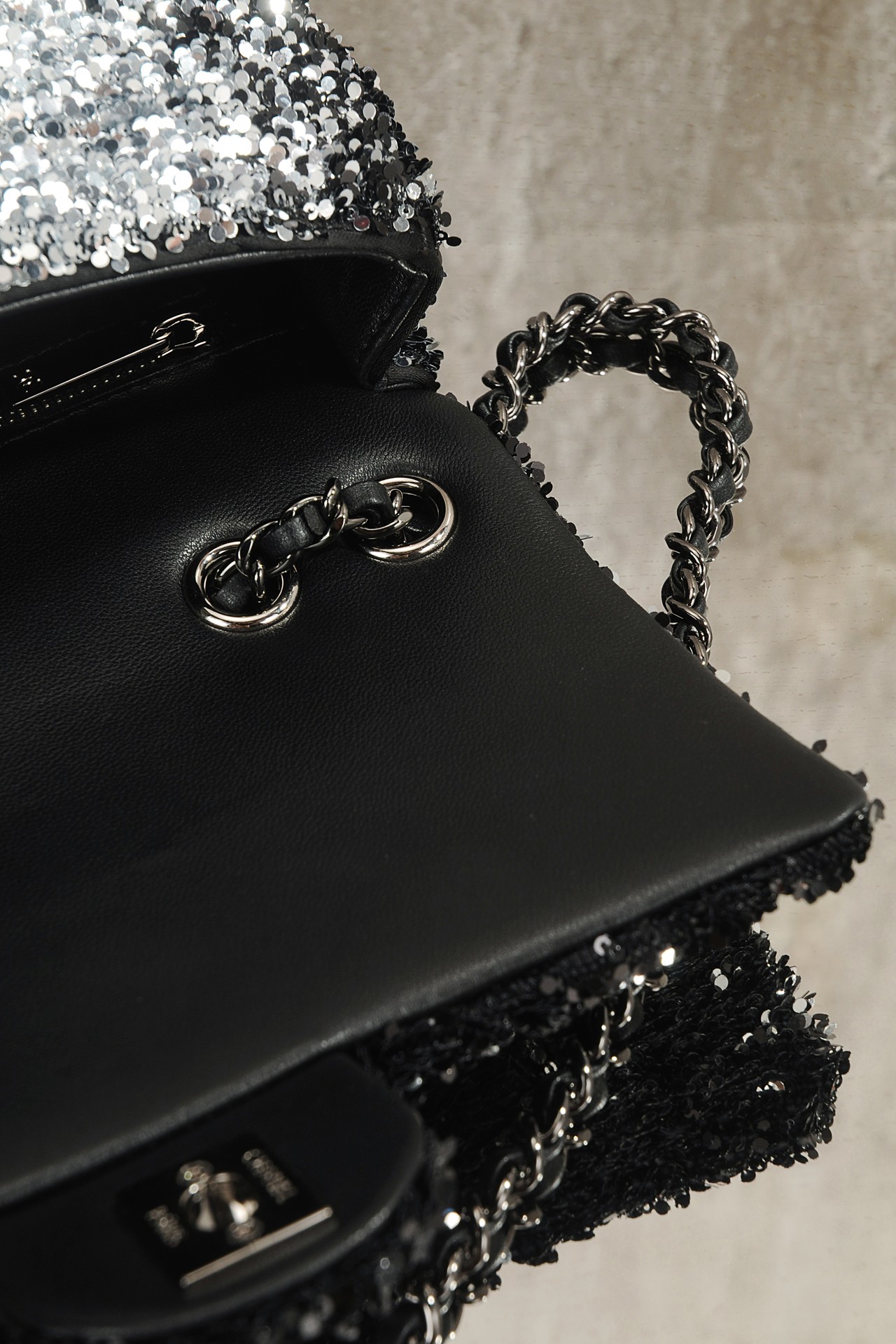 Bagsaaa Ch**el Flap Bag Silver & Black Quilted Gradient Sequins AS4561 - 21cm 