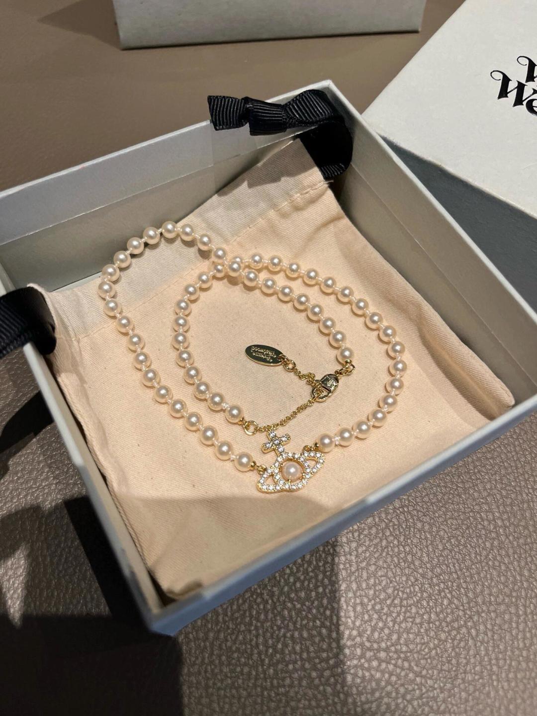Bagsaaa Vivienne Westwood Olympia pearl necklace in gold-tone