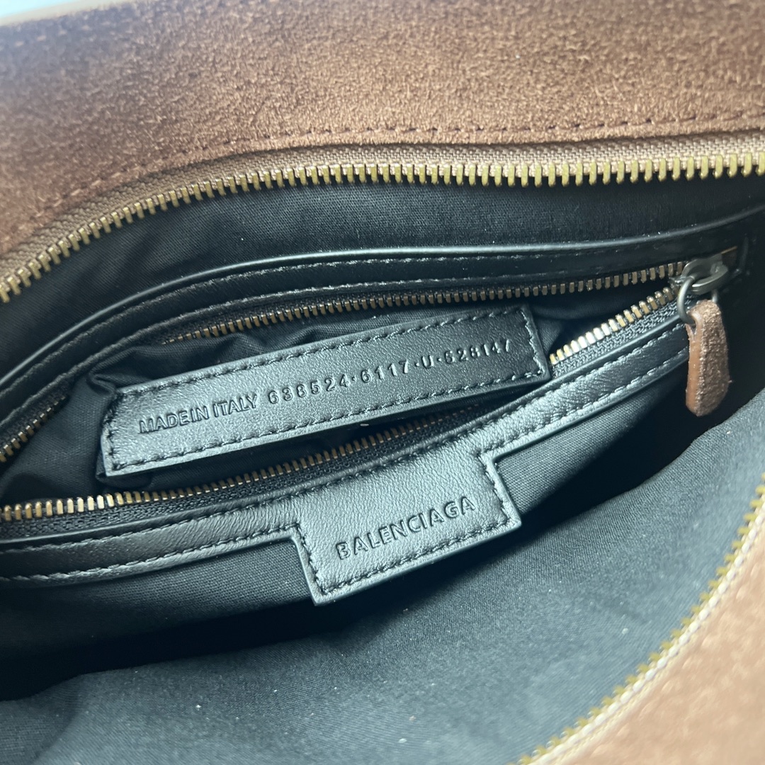 Bagsaaa Ba1en*iaga Le City Bag Small in light espresso waxed suede calfskin - 30cm