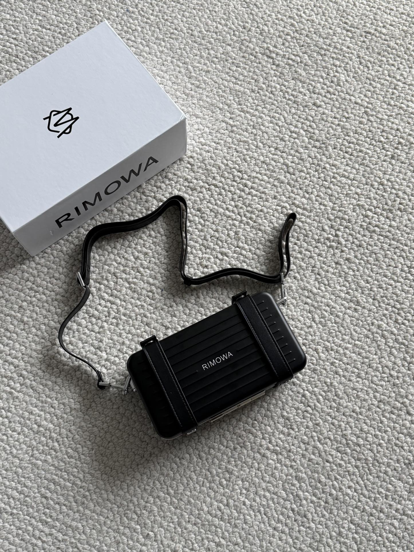 Bagsaaa R1m0wa Personal Aluminum Cross-Body Bag in black