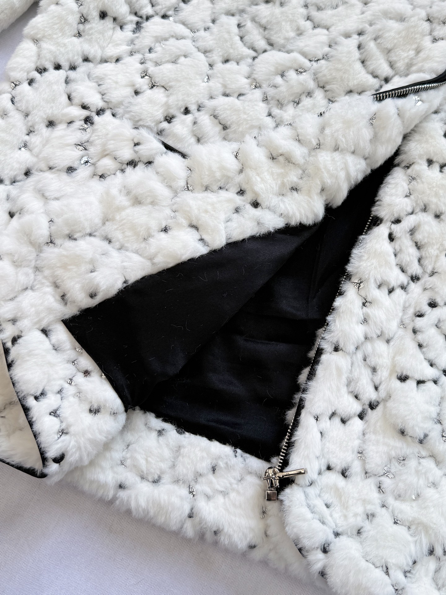 Bagsaaa Ch**el sherpa white jacket with black trim