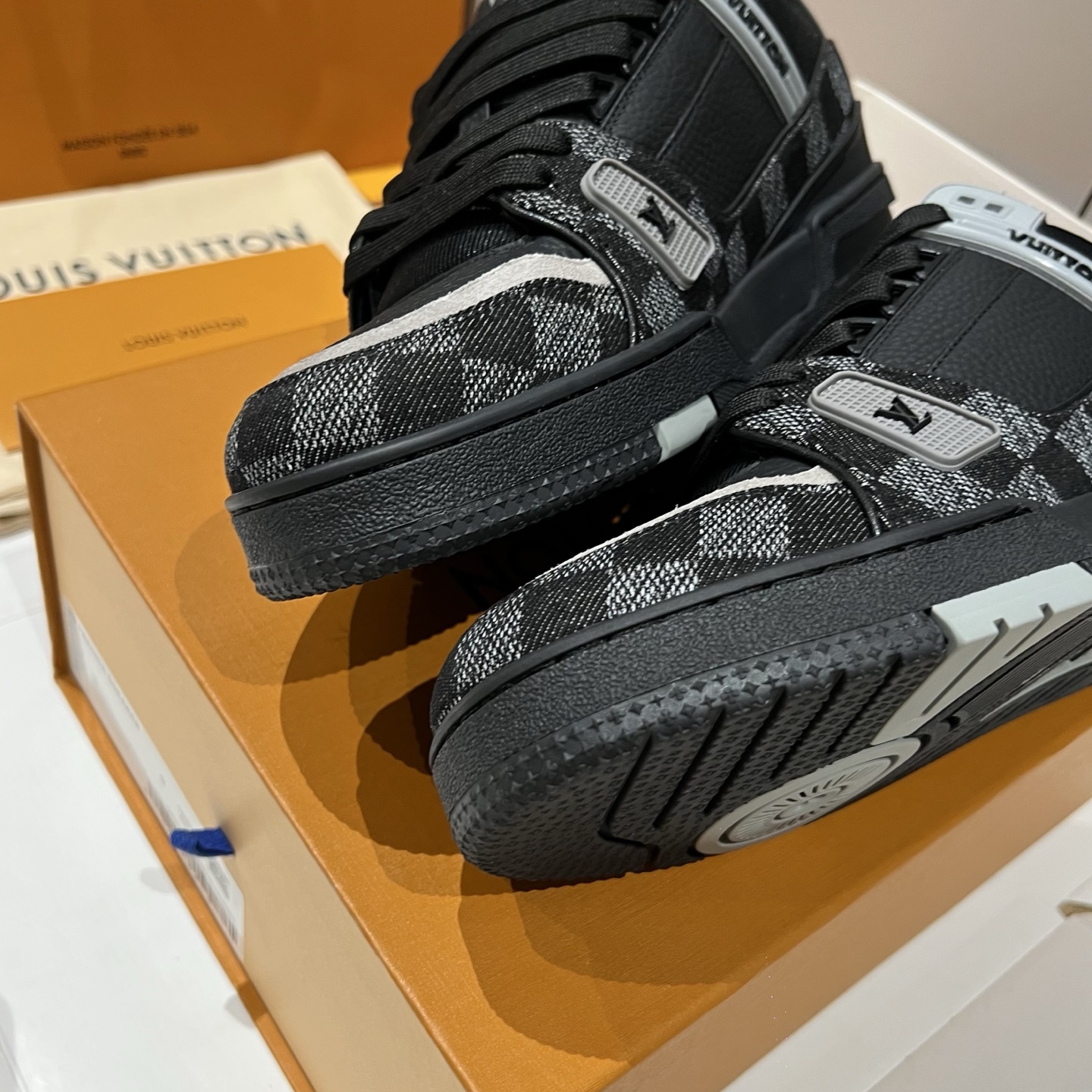 Bagsaaa L0vis Vvtt0n LV Trainer sneaker in black Damier denim