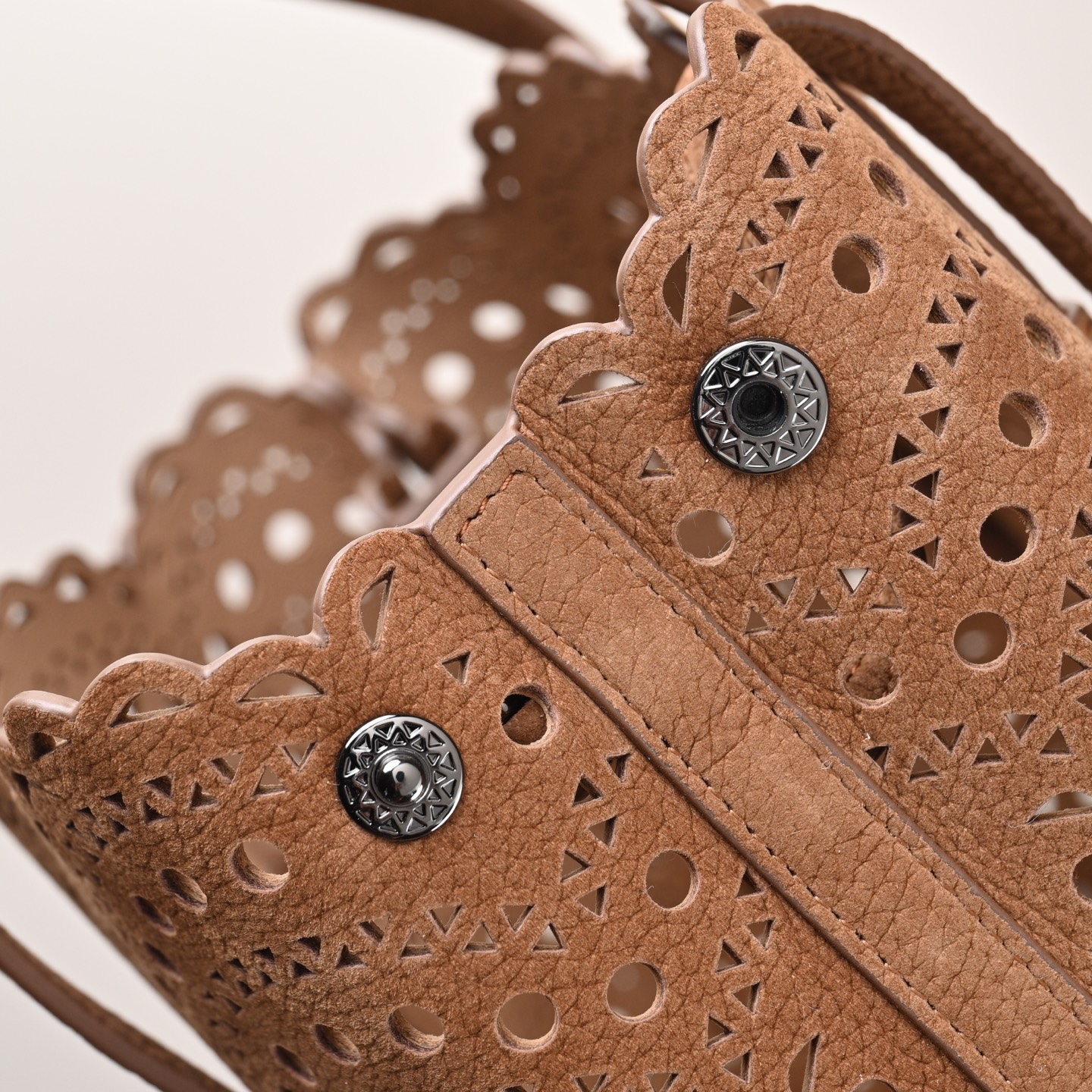 Bagsaaa Alaïa Mina 20 laser-cut nubuck tote bag in brown color - 20cm