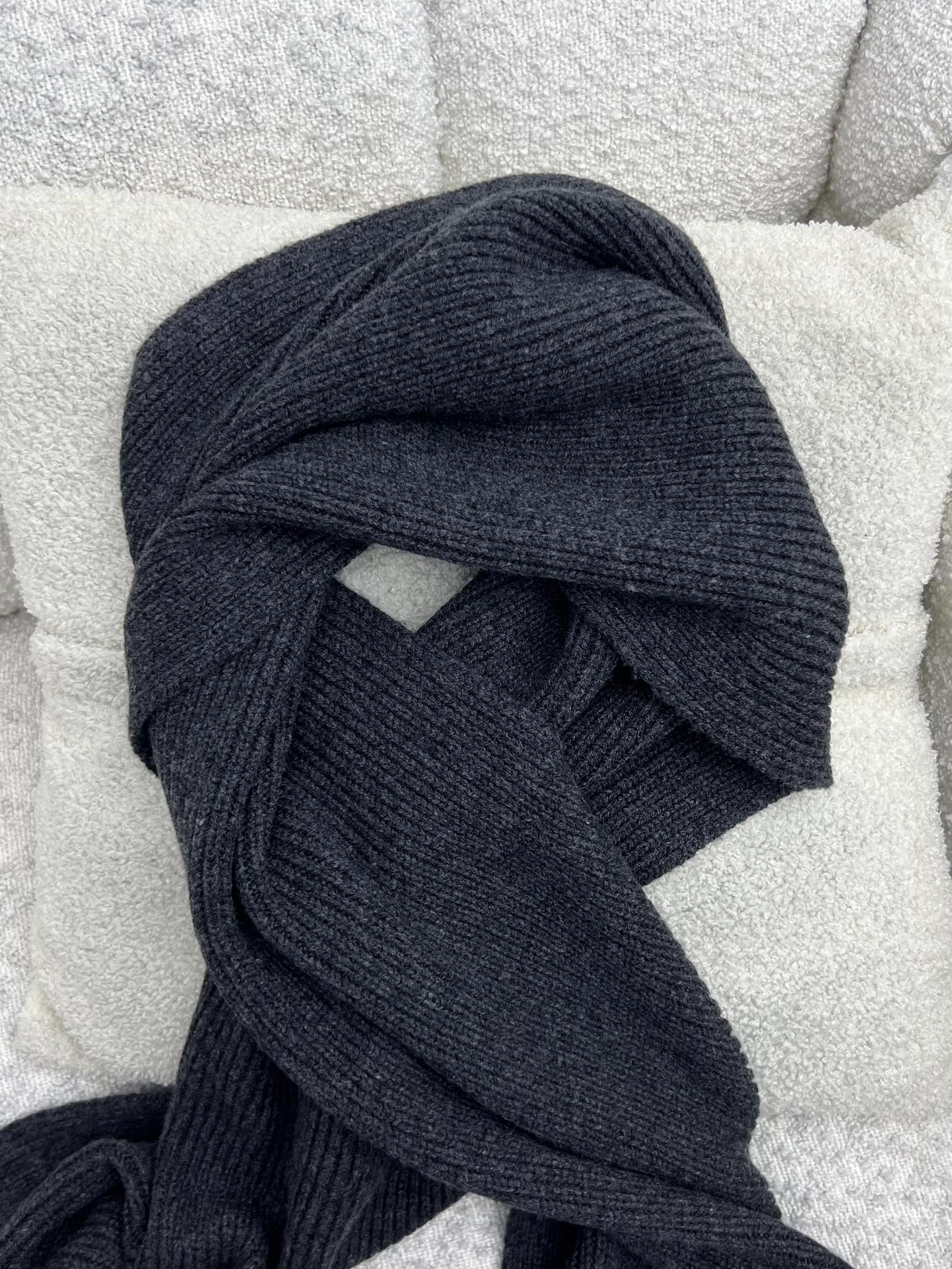 Bagsaaa dark gray Ch**el cashmere and wool blend scarf 