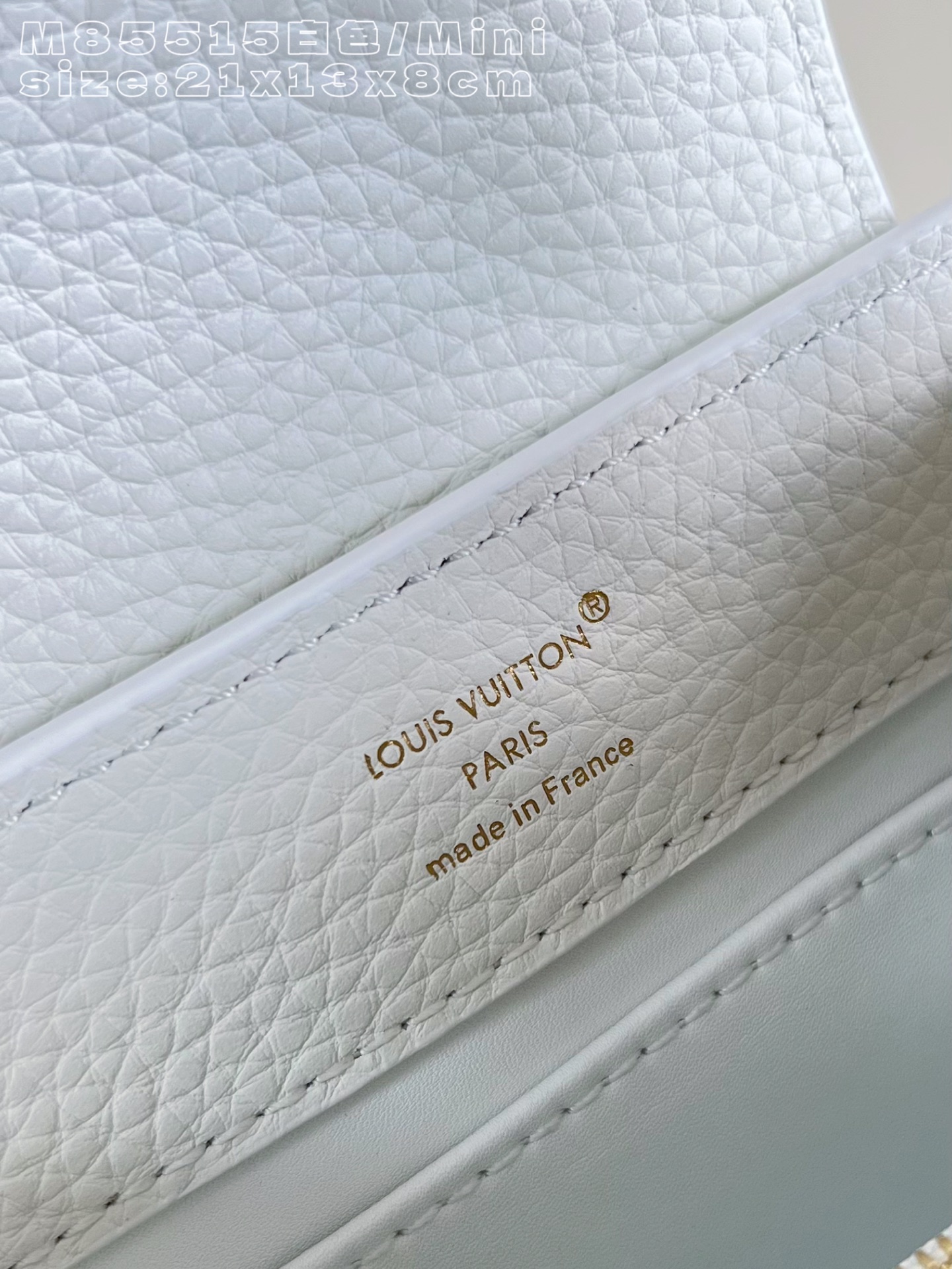 Bagsaaa L0vis Vvtt0n Capucines Mini handbag in white with a python leather top handle - 21cm