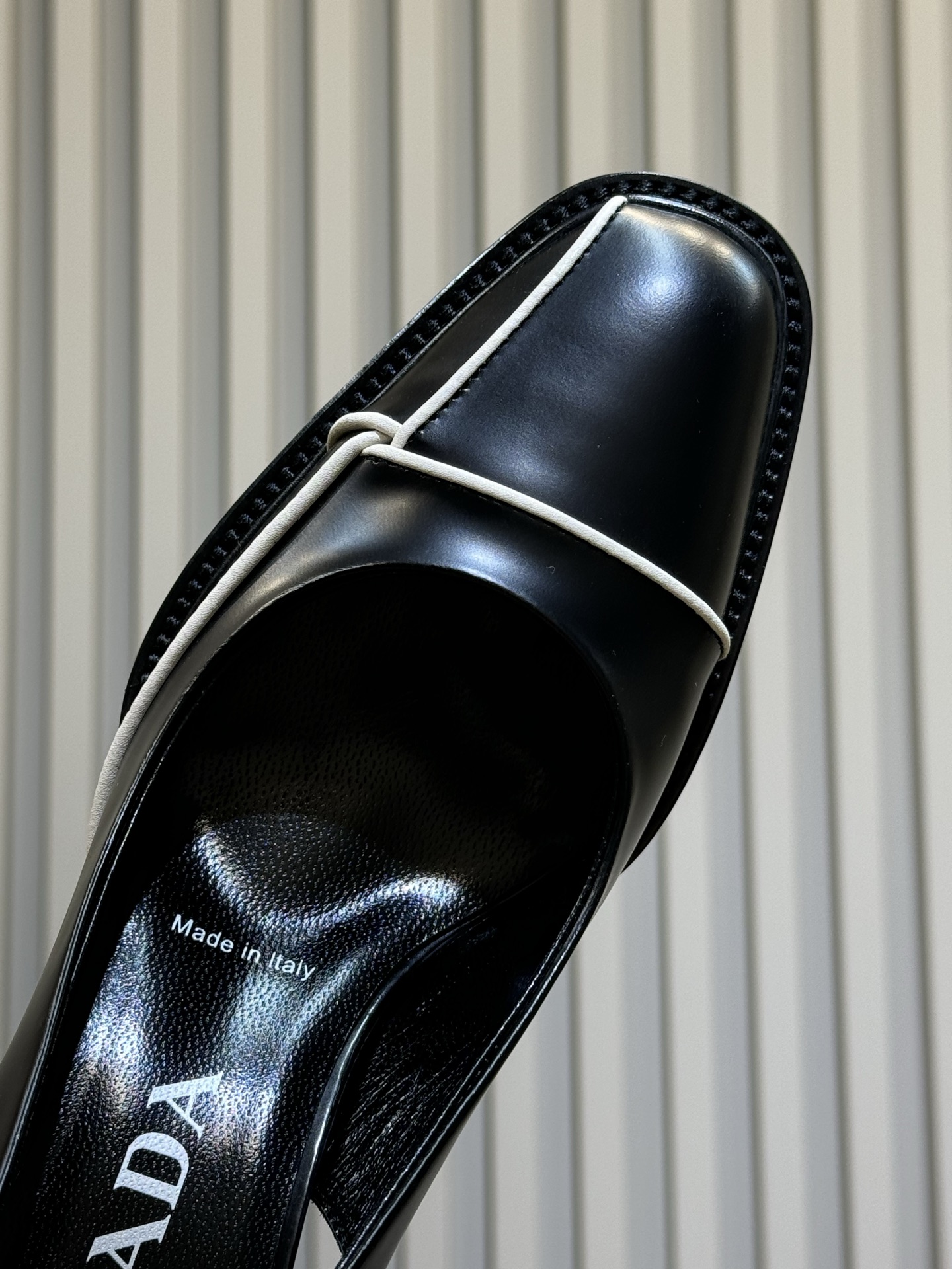 Bagsaaa Pra*a black leather slingback pumps with white piping
