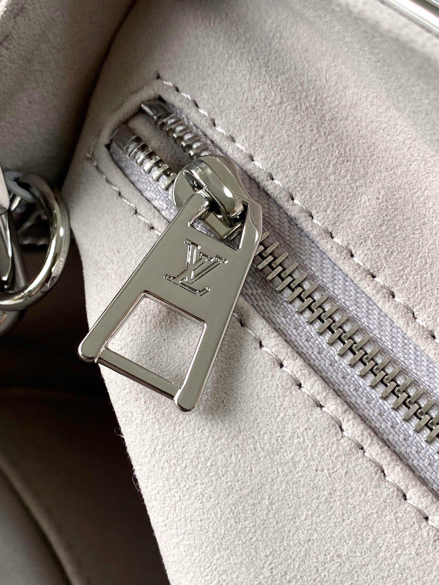 Bagsaaa M26373 LV Ski OnTheGo PM silver - 25cm