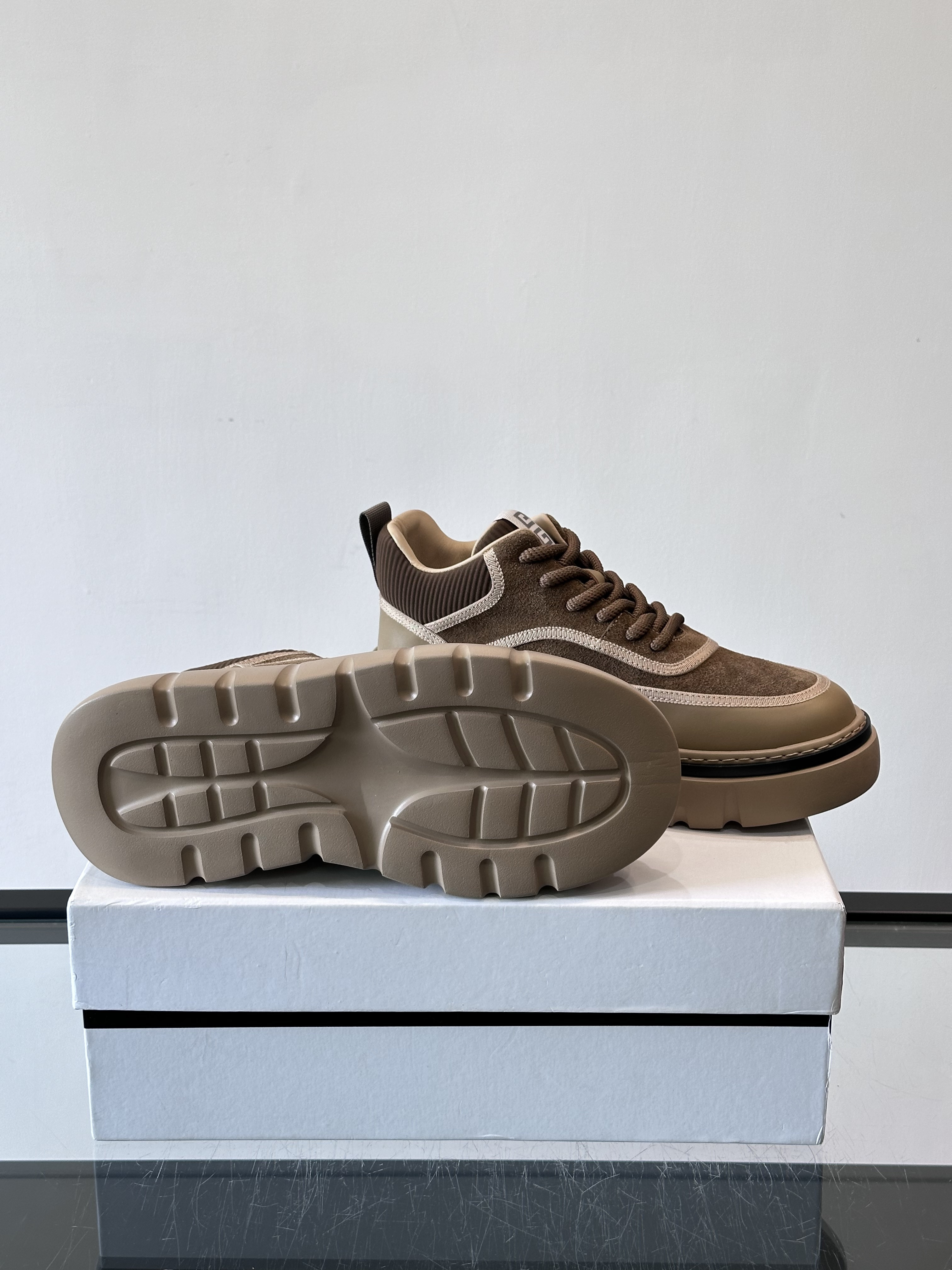 Bagsaaa Givenchy City Sport sneakers in suede dark beige