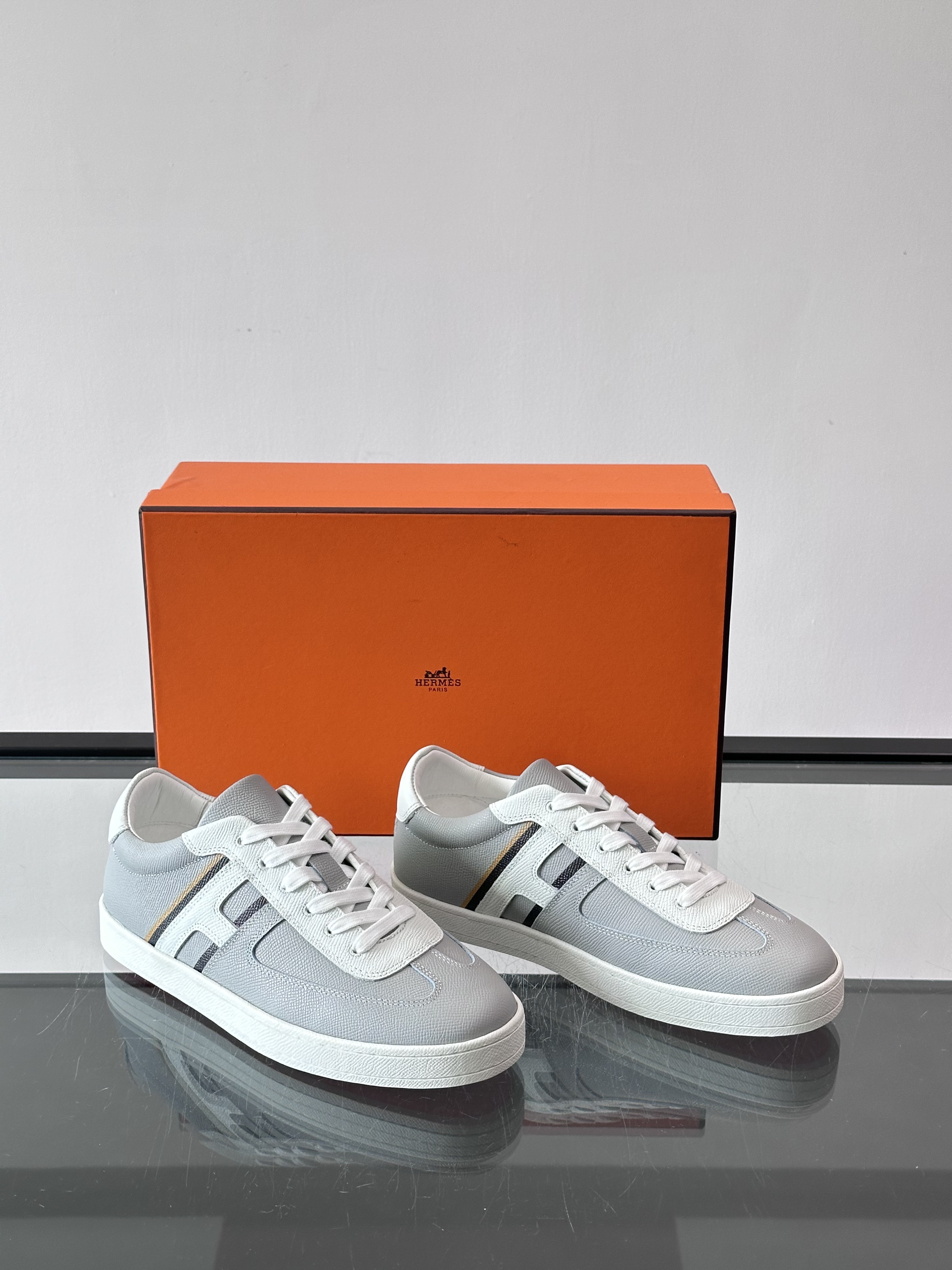 Bagsaaa H**me5 Boomerang sneaker gray & white