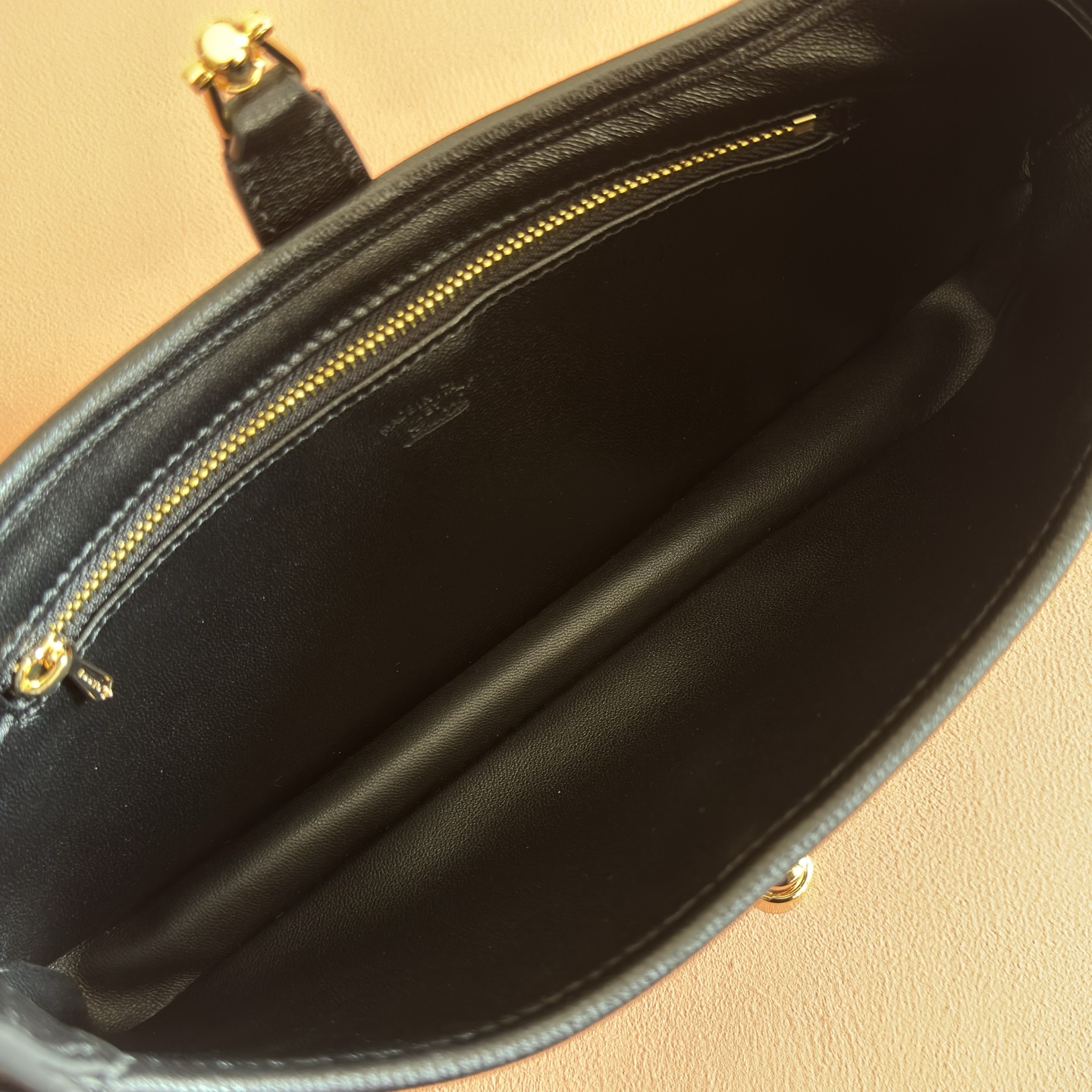 Bagsaaa Gvc*1 Jackie Slim small shoulder bag 863137 black & gold - 28cm