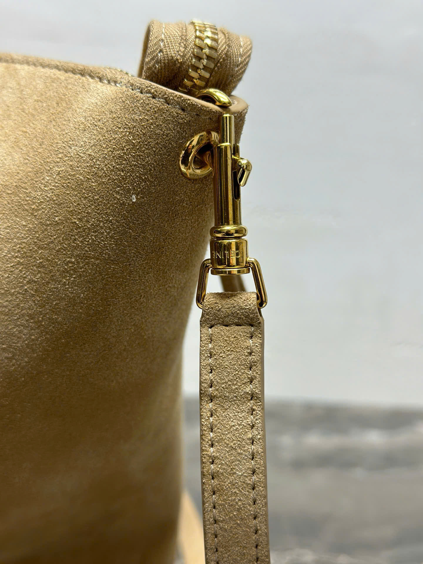 Bagsaaa Ce1i*e Medium New Luggage bag in beige suede calfskin - 36cm