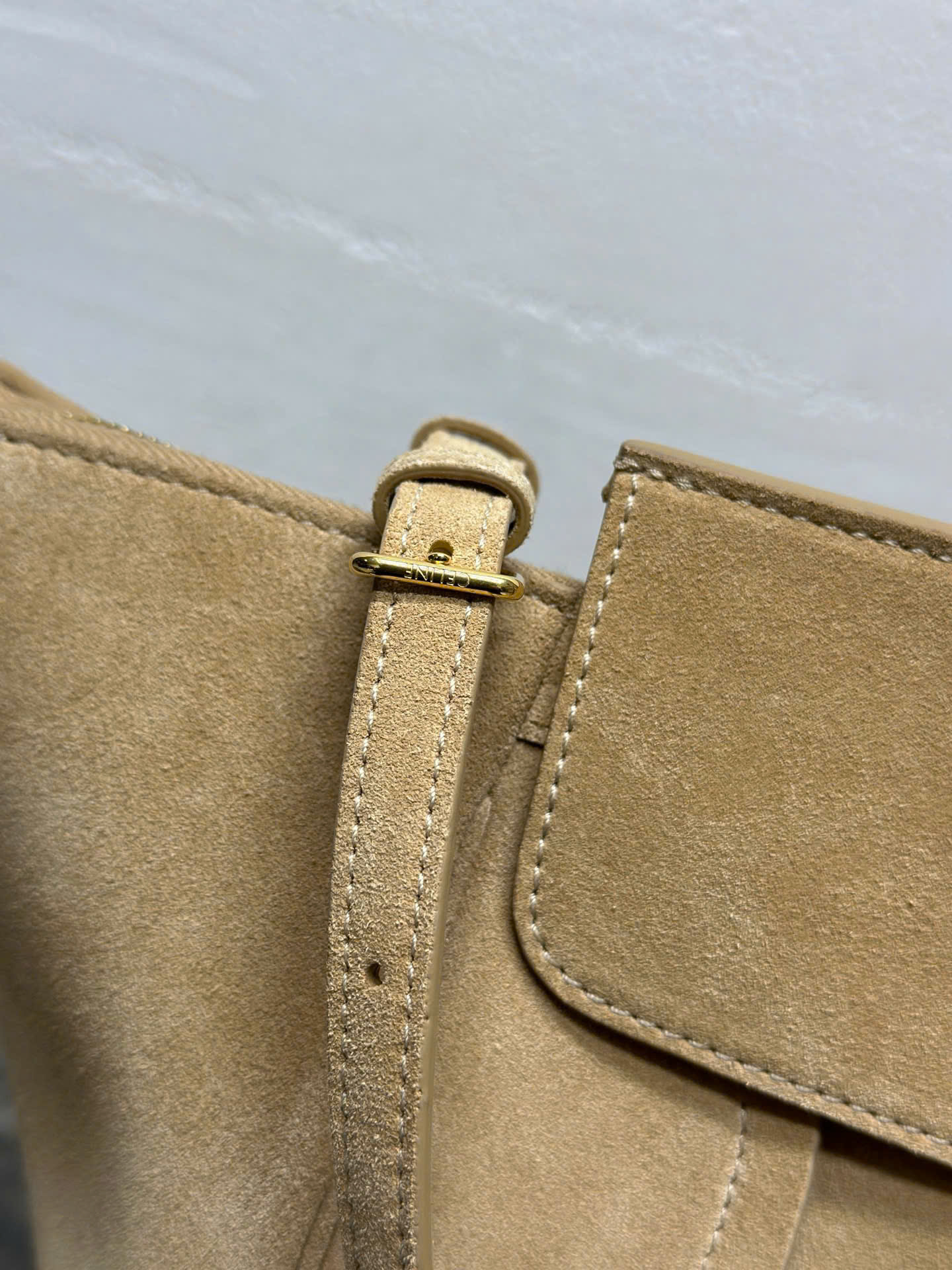 Bagsaaa Ce1i*e Medium New Luggage bag in beige suede calfskin - 36cm