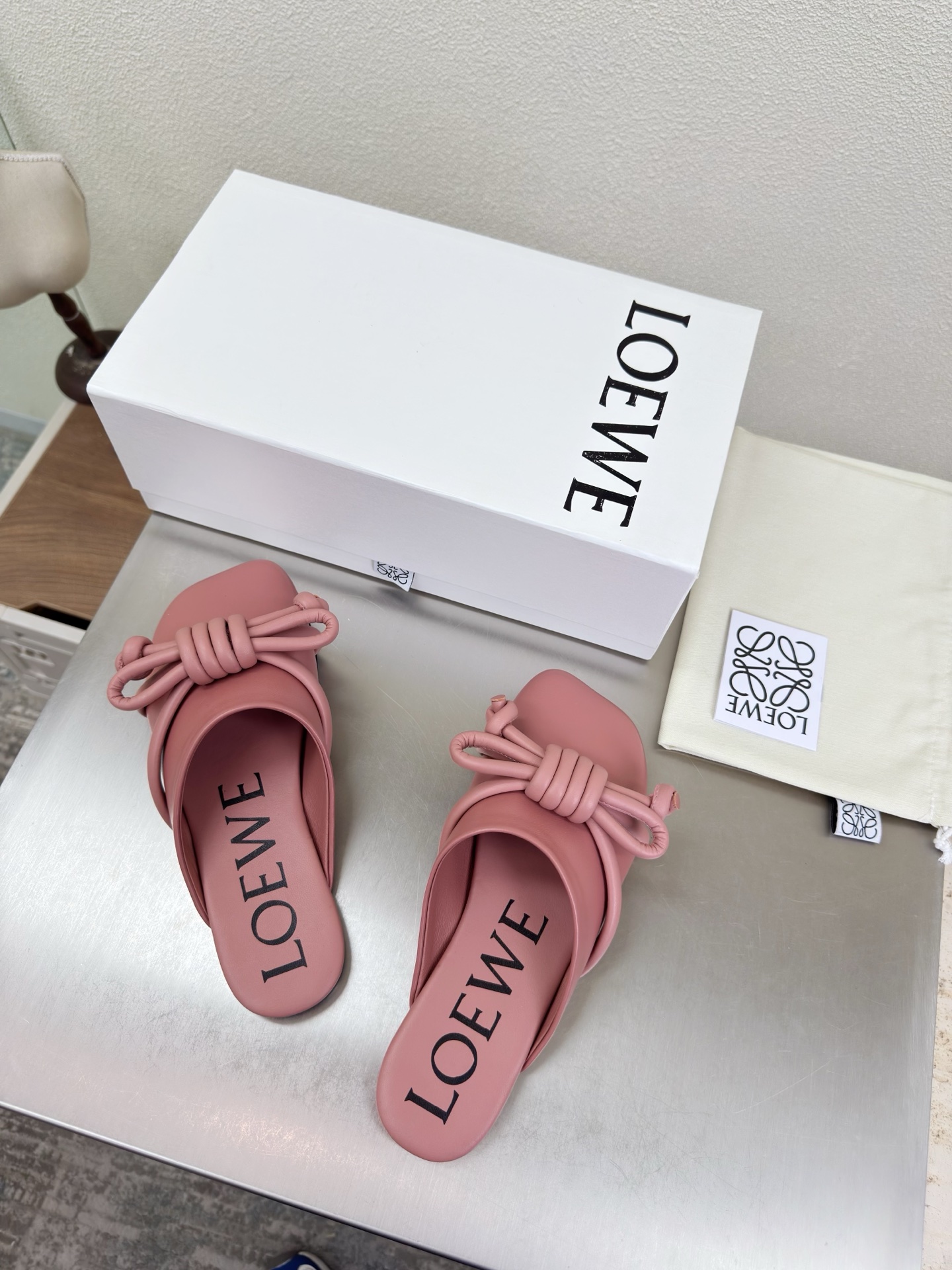 Bagsaaa L0ew* Flamenco Knot mule in lambskin Pink