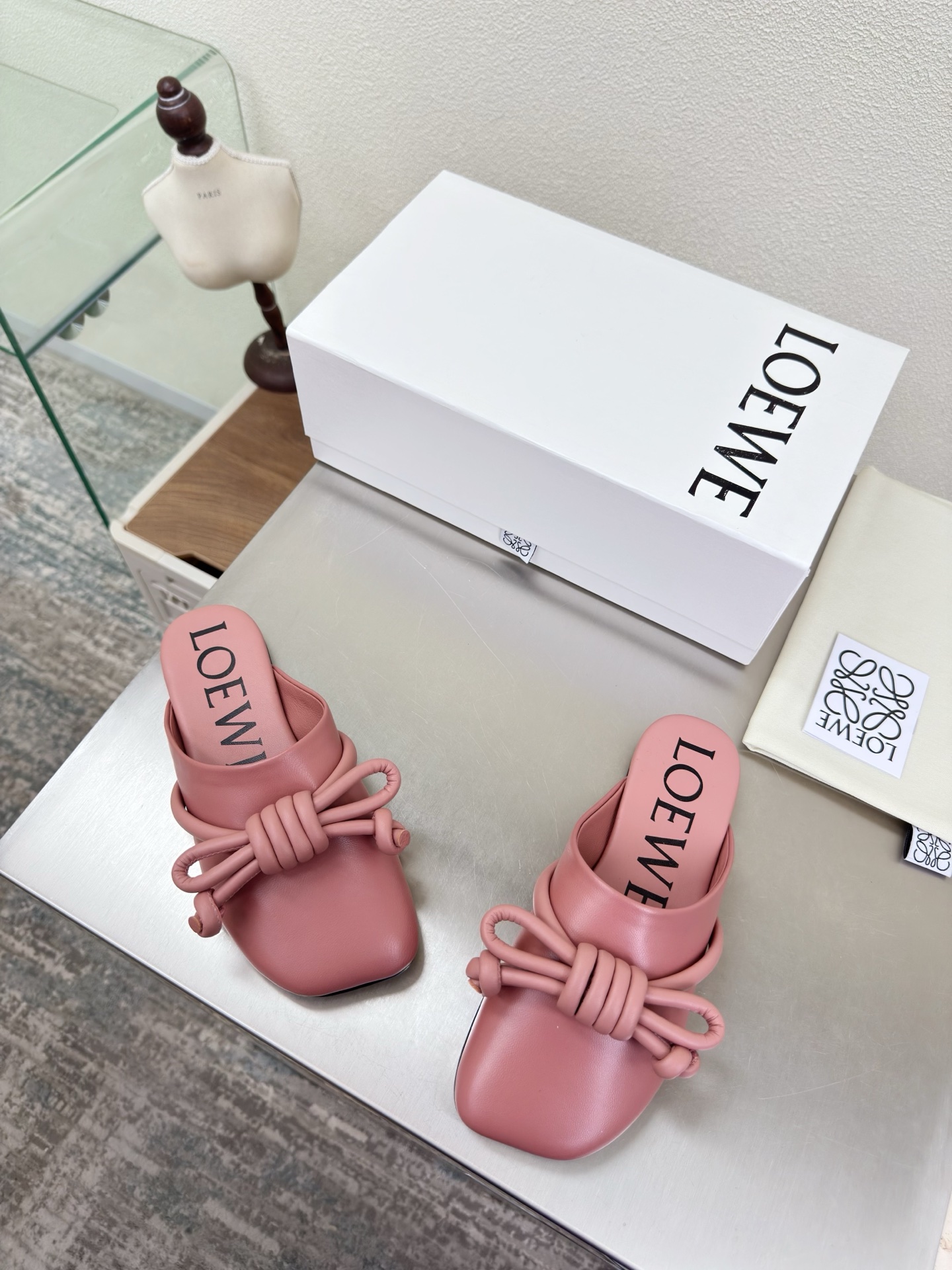 Bagsaaa L0ew* Flamenco Knot mule in lambskin Pink