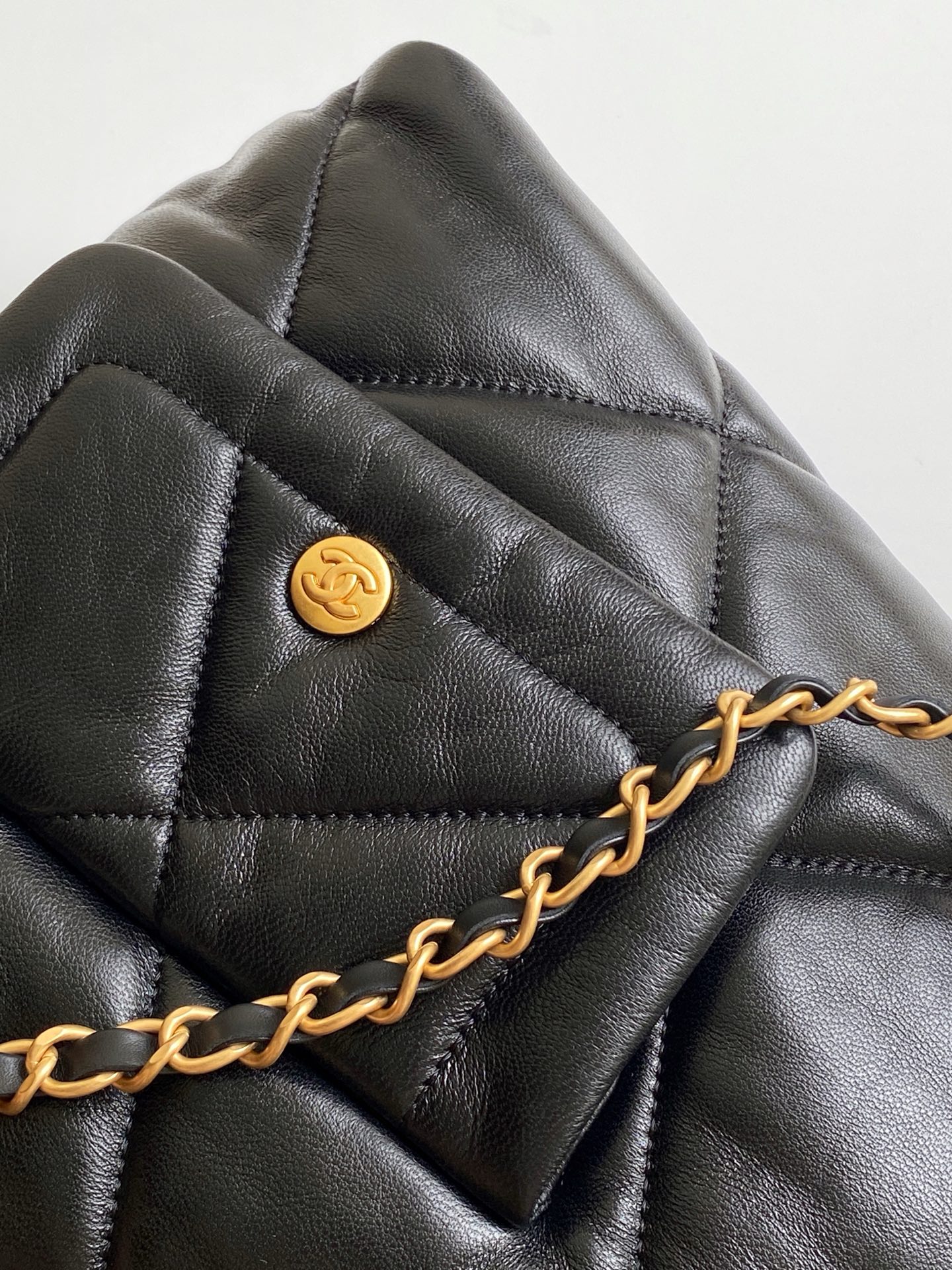 Bagsaaa New Collection 2026 Ch**el Shopping Bag Shiny Lambskin & Gold AS5740 - 38cm