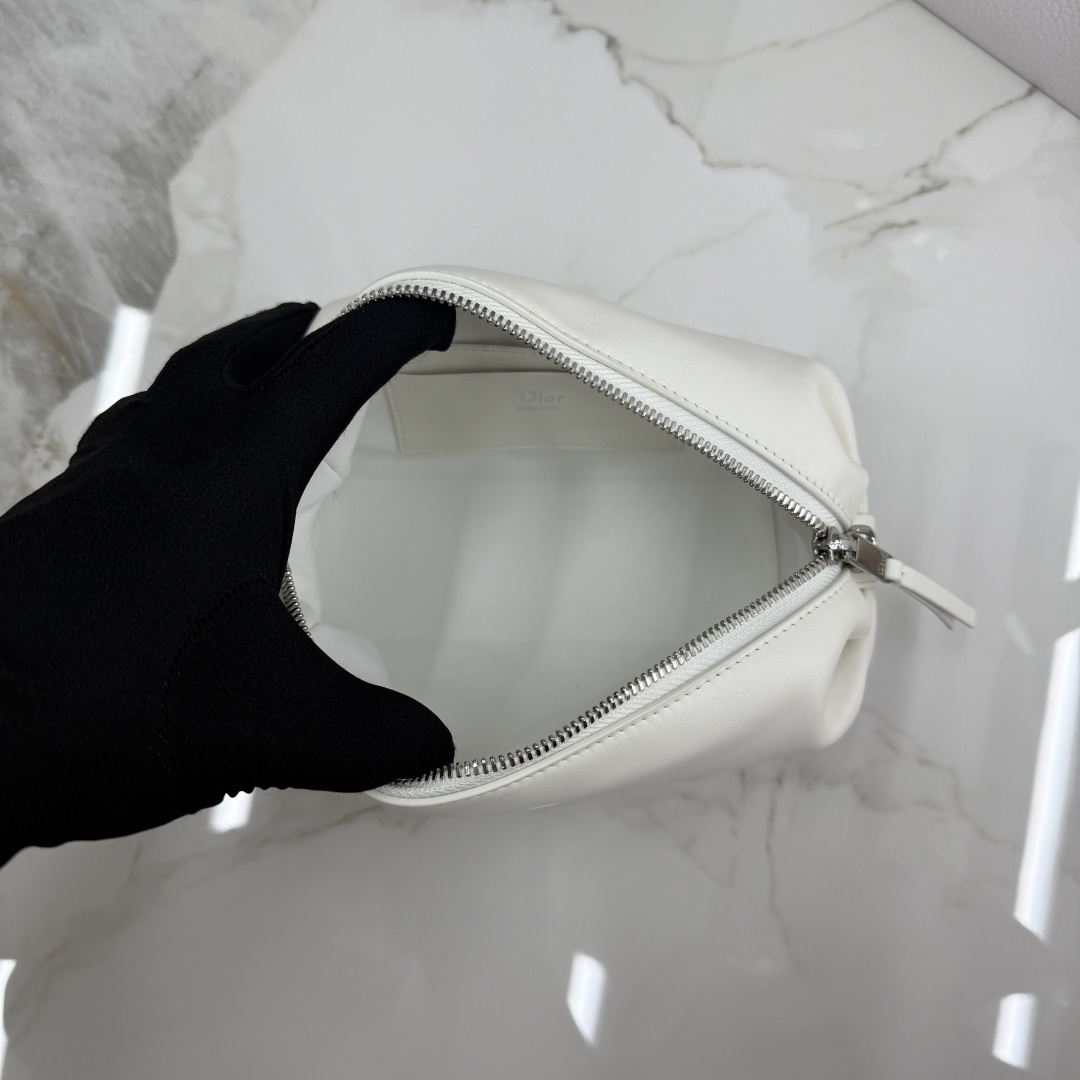 Bagsaaa D10r Bow Pouch White S*pple Lambskin - 20cm