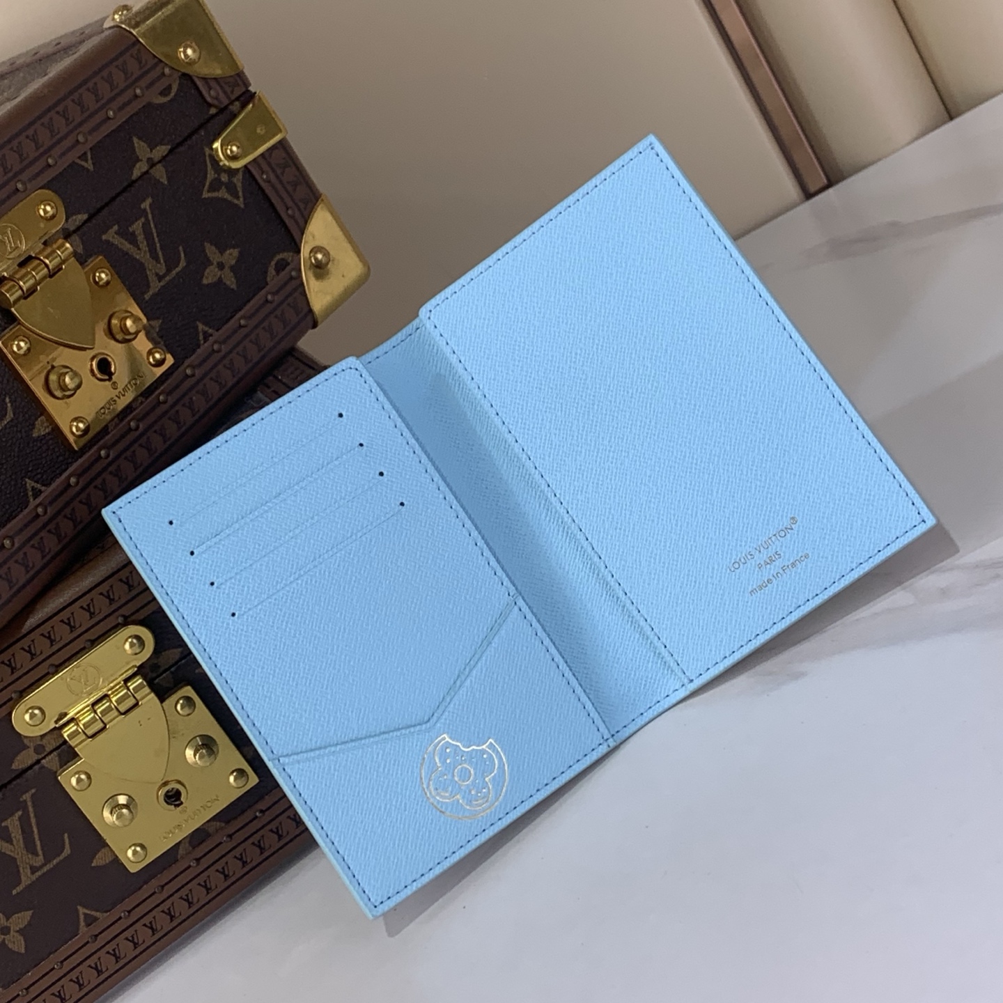 Bagsaaa 2026 Collection LV M28040 Passport Cover Blueberry - 14cm
