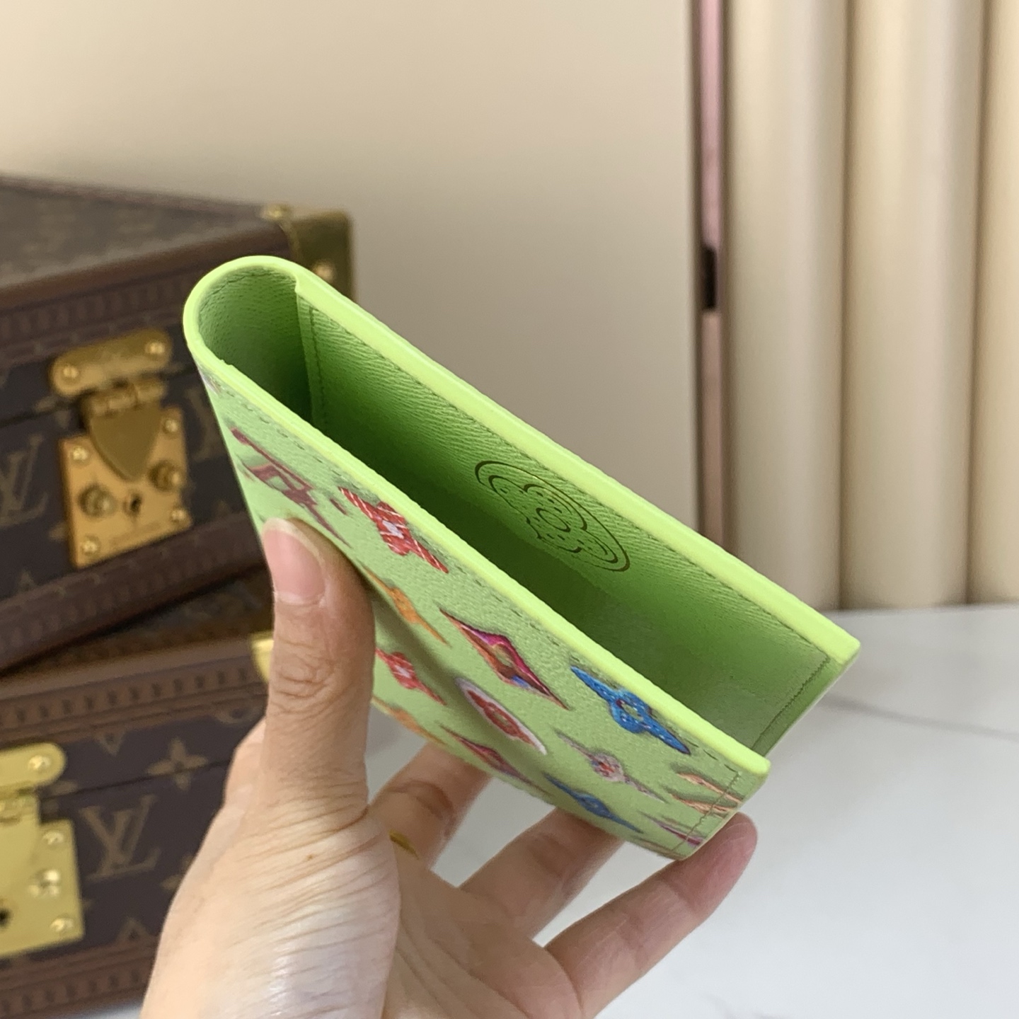 Bagsaaa 2026 Collection LV M28039 Passport Cover Pistachio - 14cm