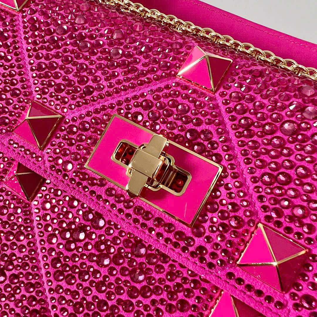 Bagsaaa Va1e*ntin0 Garavani Small Roman Stud Shoulder Bag pink rhinestones - 25cm